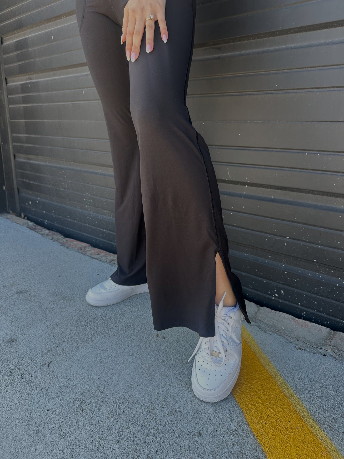 studio v-waist flared yoga pants